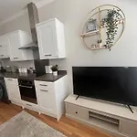 Central Private 1 Bed Flat
