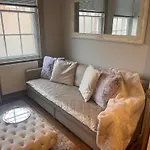 Central Private 1 Bed Flat